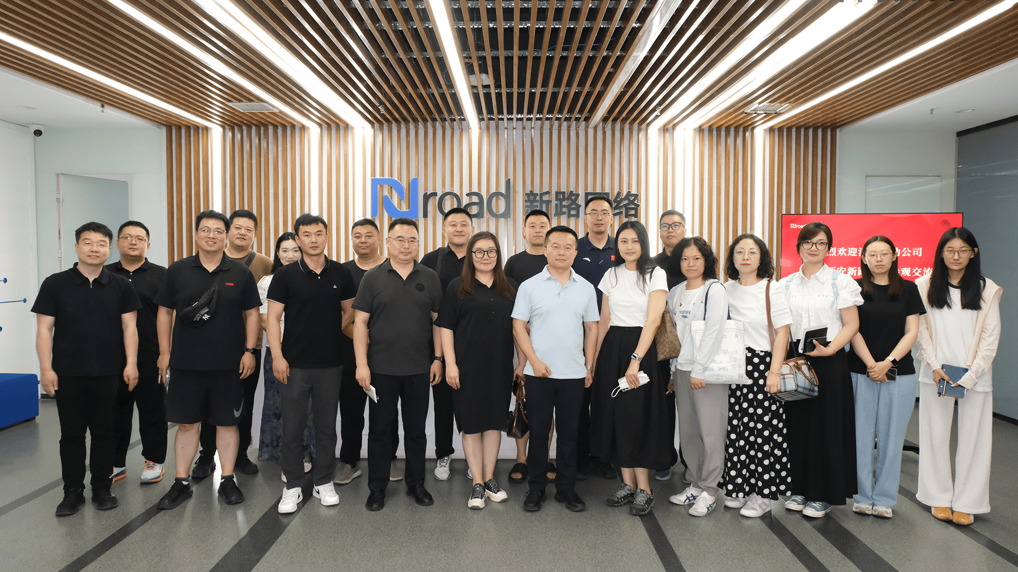 聚智同行 共话发展|运营商伙伴走进新路网络与西安欧亚学院开展交流活动 聚智同行 共话发展|运营商伙伴走进新路网络与西安欧亚学院开展交流活动